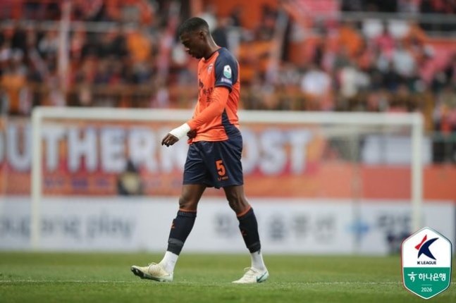  首轮比赛染红，济州SK外援伊塔洛遭到韩国球迷种族歧视 新闻 首轮比赛染红，济州SK外援伊塔洛遭到韩国球迷种族歧视 新闻 首轮比赛染红，济州SK外援伊塔洛遭到韩国球迷种族歧视 新闻