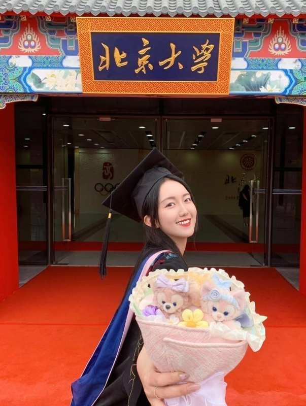  北大高材生转战短剧圈；选择热爱；心态决定高度。 娱乐新闻