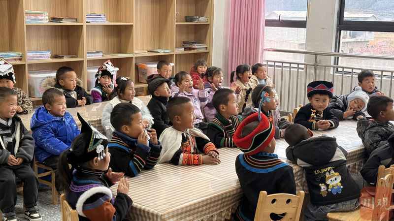  彝族女孩六年蜕变；从怯生歌声到自信梦想；国家法律草案开启新篇。 教育招生