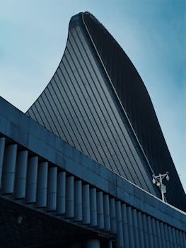 新质生产力加速崛起，神州大地创新涌动；两会擘画科技自立自强新蓝图。