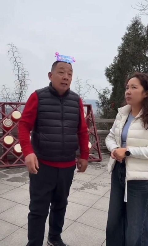  于东来延安之旅趣闻多，红头巾花棉袄骑毛驴；分享经营心得，景区应注重温暖与平价。 文化旅游