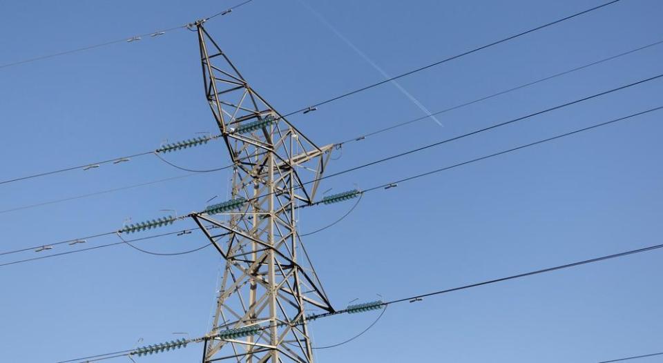  乡村垂钓突发悲剧，高压线合规却难逃责任；家属百万诉求，法院判决供电方赔三十余万。 新闻 乡村垂钓突发悲剧，高压线合规却难逃责任；家属百万诉求，法院判决供电方赔三十余万。 新闻 乡村垂钓突发悲剧，高压线合规却难逃责任；家属百万诉求，法院判决供电方赔三十余万。 新闻