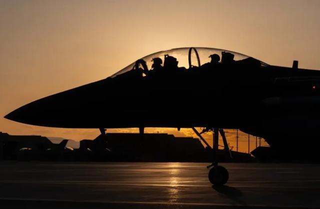  【深度解析】F-15E坠毁事件中的SERE训练体系：36小时荒野求生背后的技术支撑 新闻
