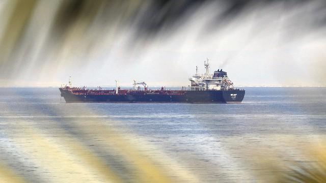  霍尔木兹海峡拦截事件深度复盘：美舰渗透战术与伊朗反制体系的技术博弈 新闻