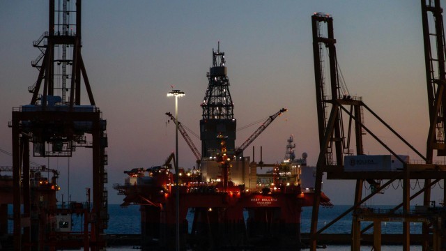  霍尔木兹海峡拦截事件深度复盘：美舰渗透战术与伊朗反制体系的技术博弈 新闻