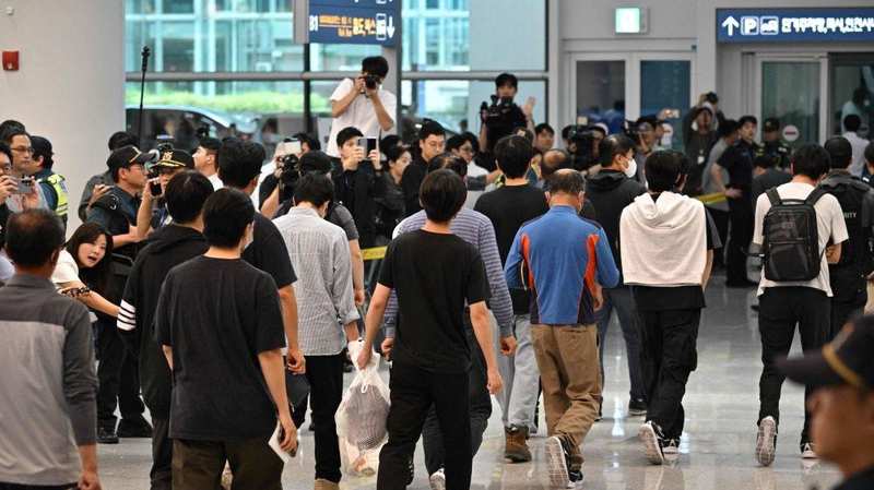  从针锋相对到四次致谢：泽连斯基白宫外交姿态的深层解码 新闻